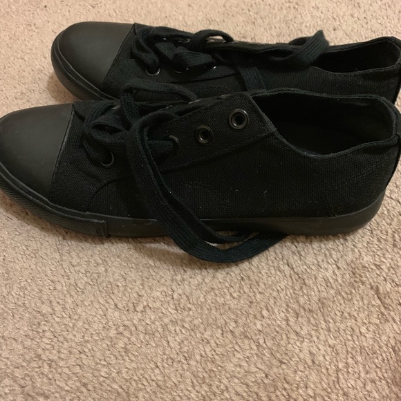 slip resistant converse shoes